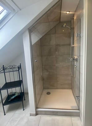 Een douche, een haardroger