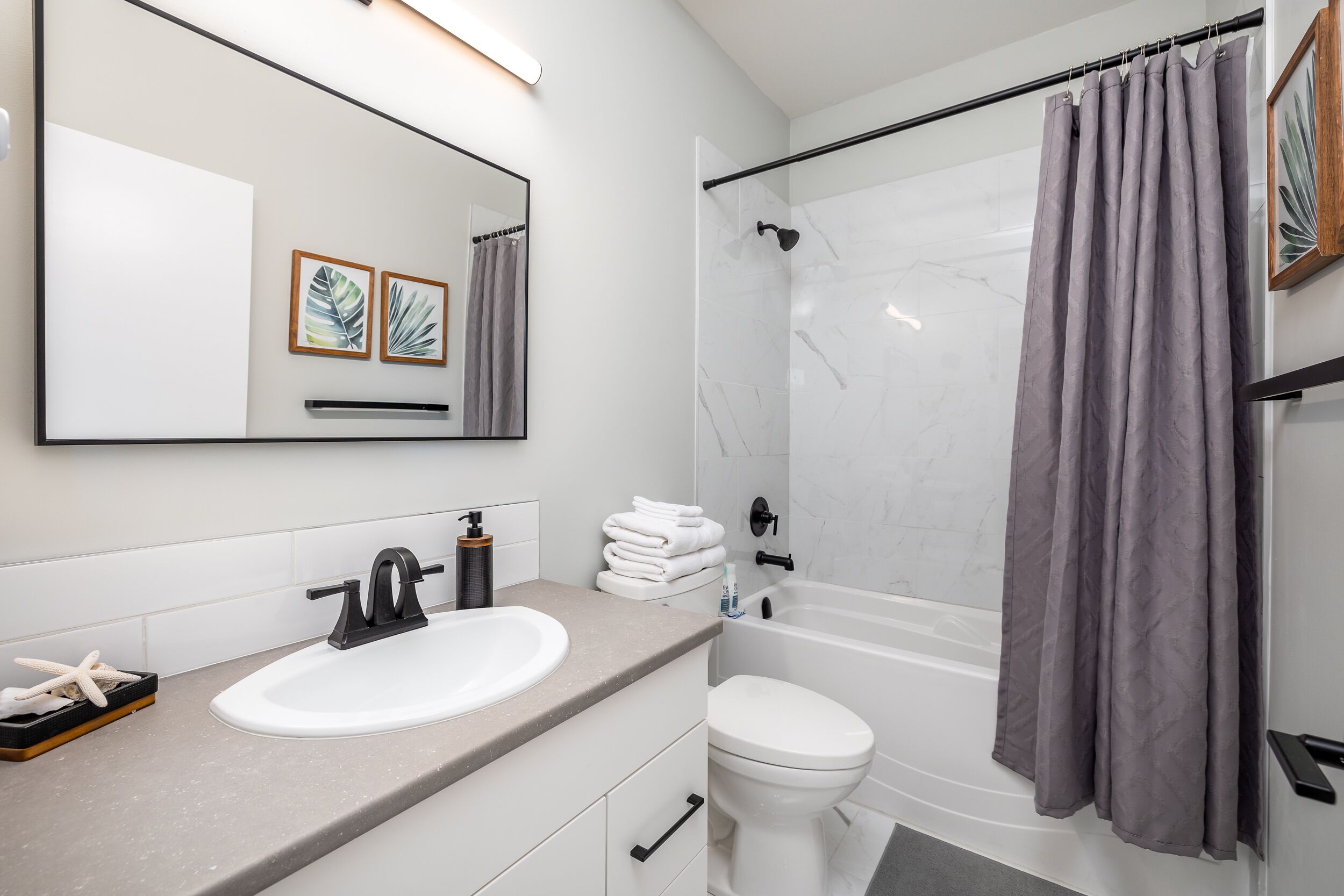 吹风机、毛巾、肥皂、洗发水