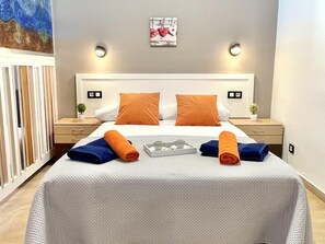 1 bedroom, iron/ironing board, bed sheets - APARTBEACH ALBORAN 405 POOL AND AIR CONDITIONING (Salou)