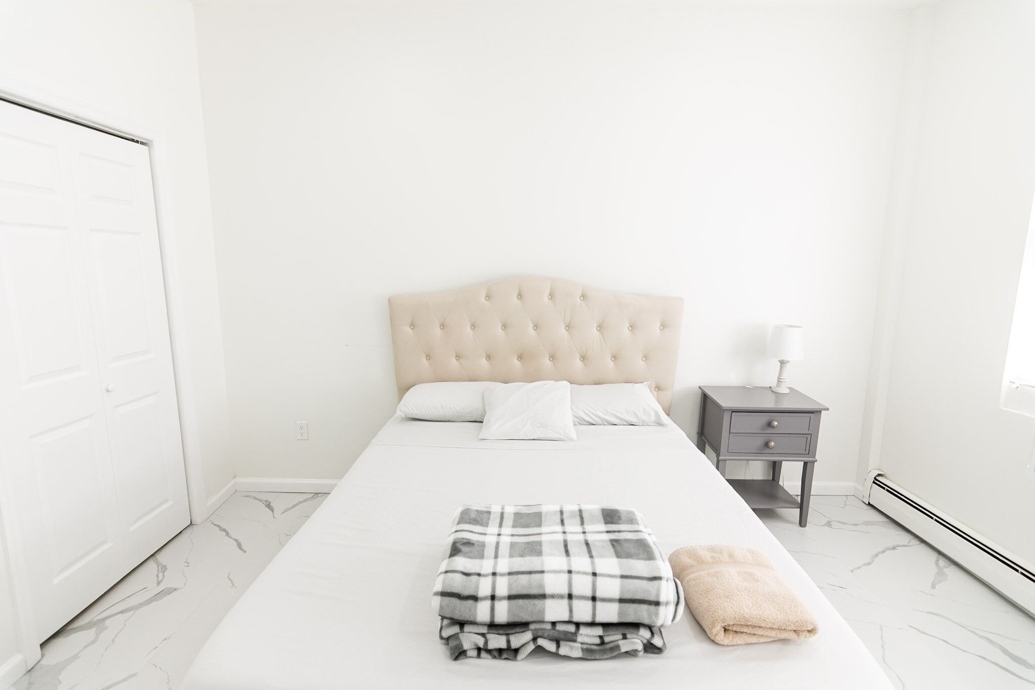 Beautiful , bright, close to NY, 2bedroom, marble floors