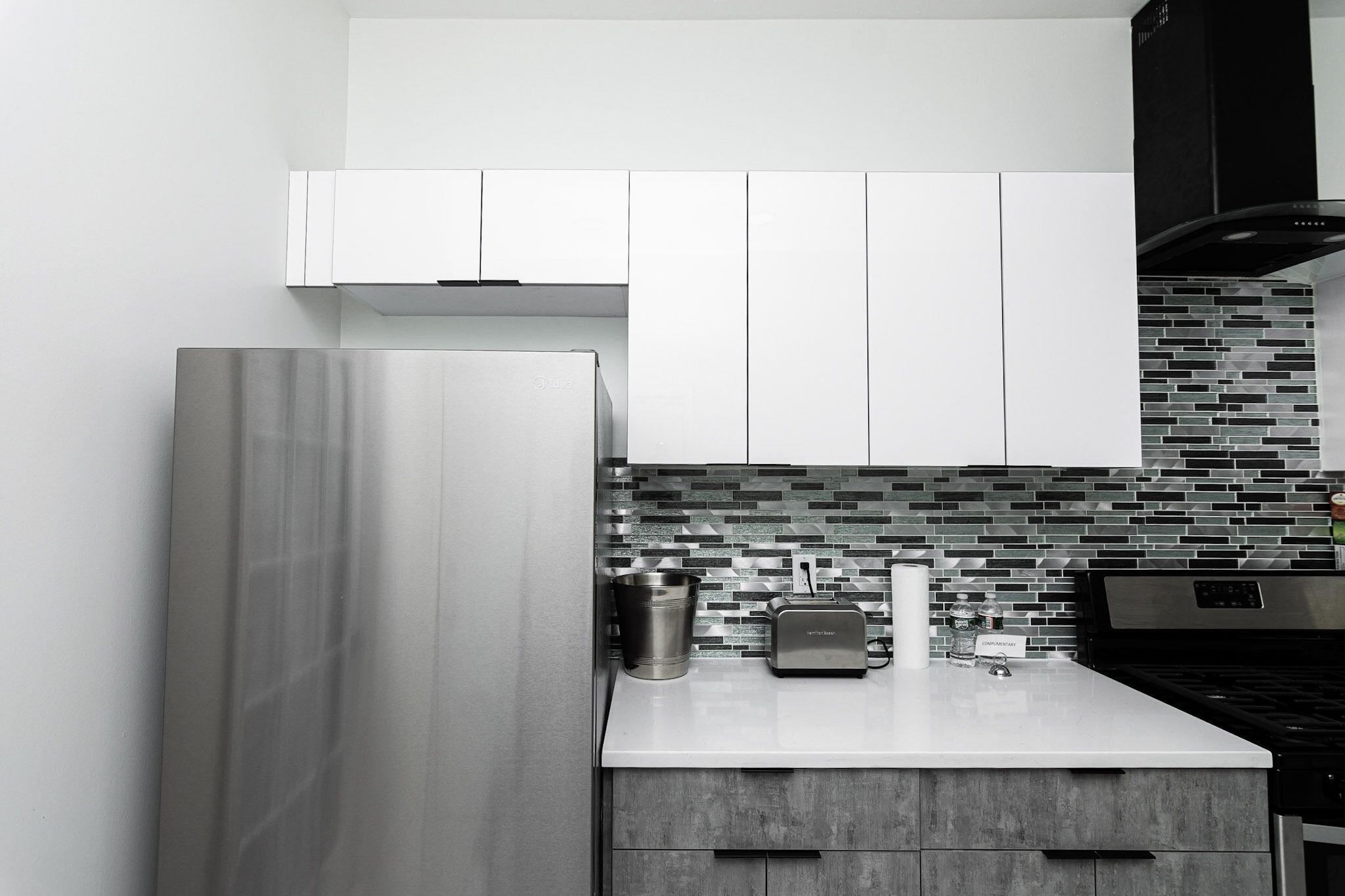 Beautiful , bright, close to NY, 2bedroom, marble floors