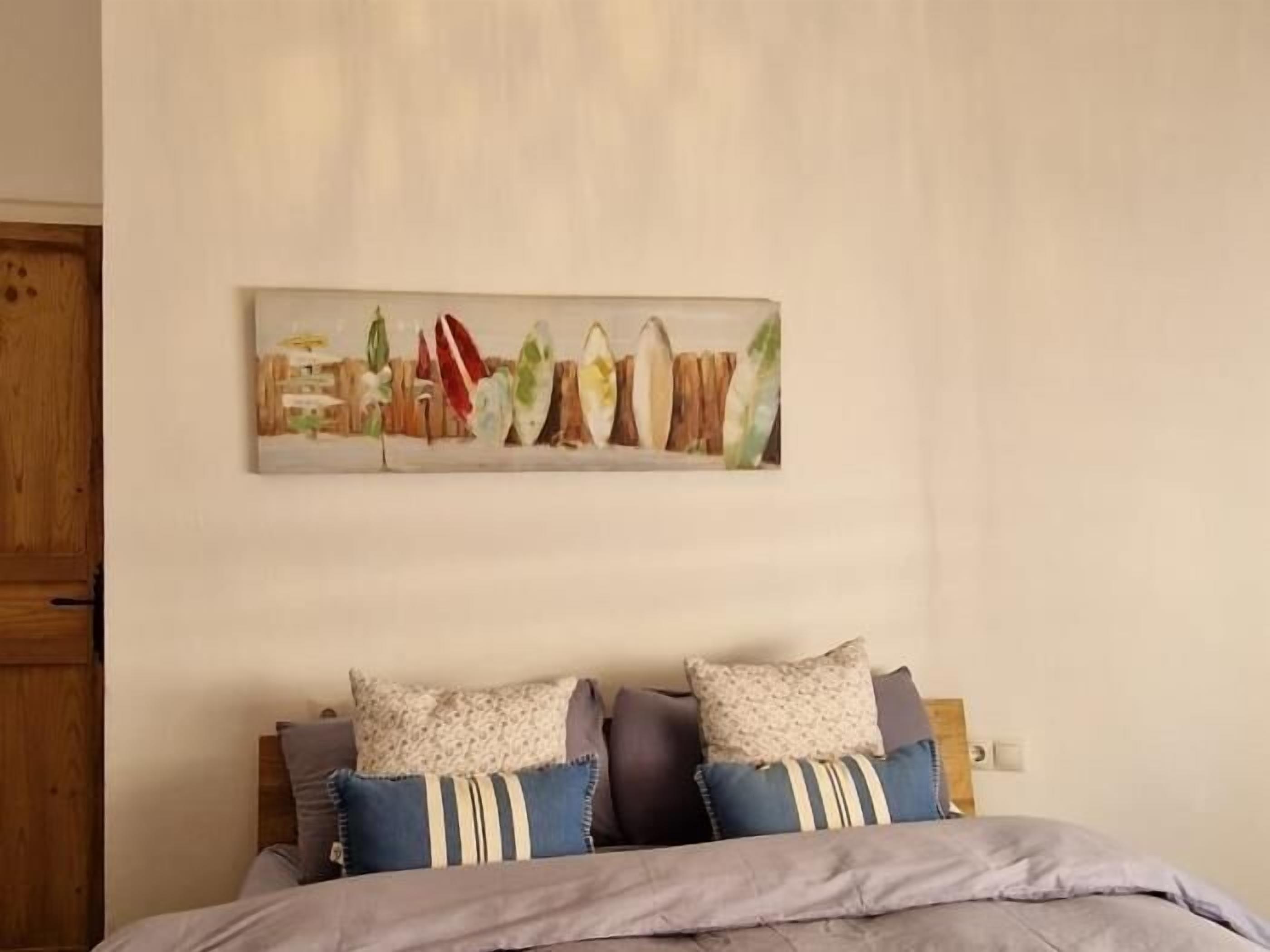 2 slaapkamers, een strijkplank/strijkijzer, reisbedje, gratis wifi