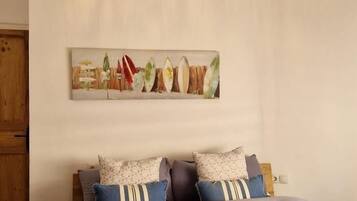 2 slaapkamers, een strijkplank/strijkijzer, reisbedje, gratis wifi