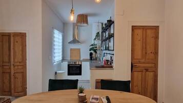 Fridge, coffee/tea maker, electric kettle, toaster