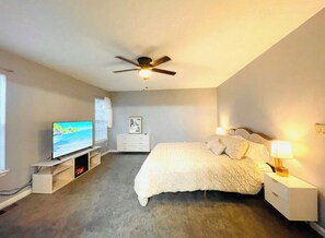 2 bedrooms, iron/ironing board, free WiFi, bed sheets - Comfy Townhouse by Battery ATL walking distance from the Braves Stadium. (Smyrna)