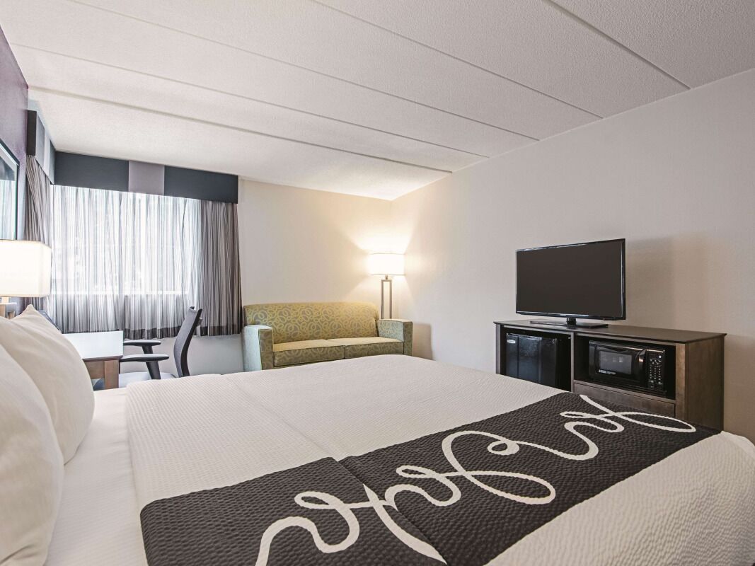 Best Value, Quality Stay! Comfortable Hotel Units, Free Parking, Onsite Pool