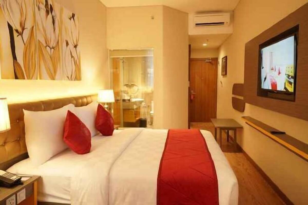 In-room safe, desk, blackout curtains, soundproofing