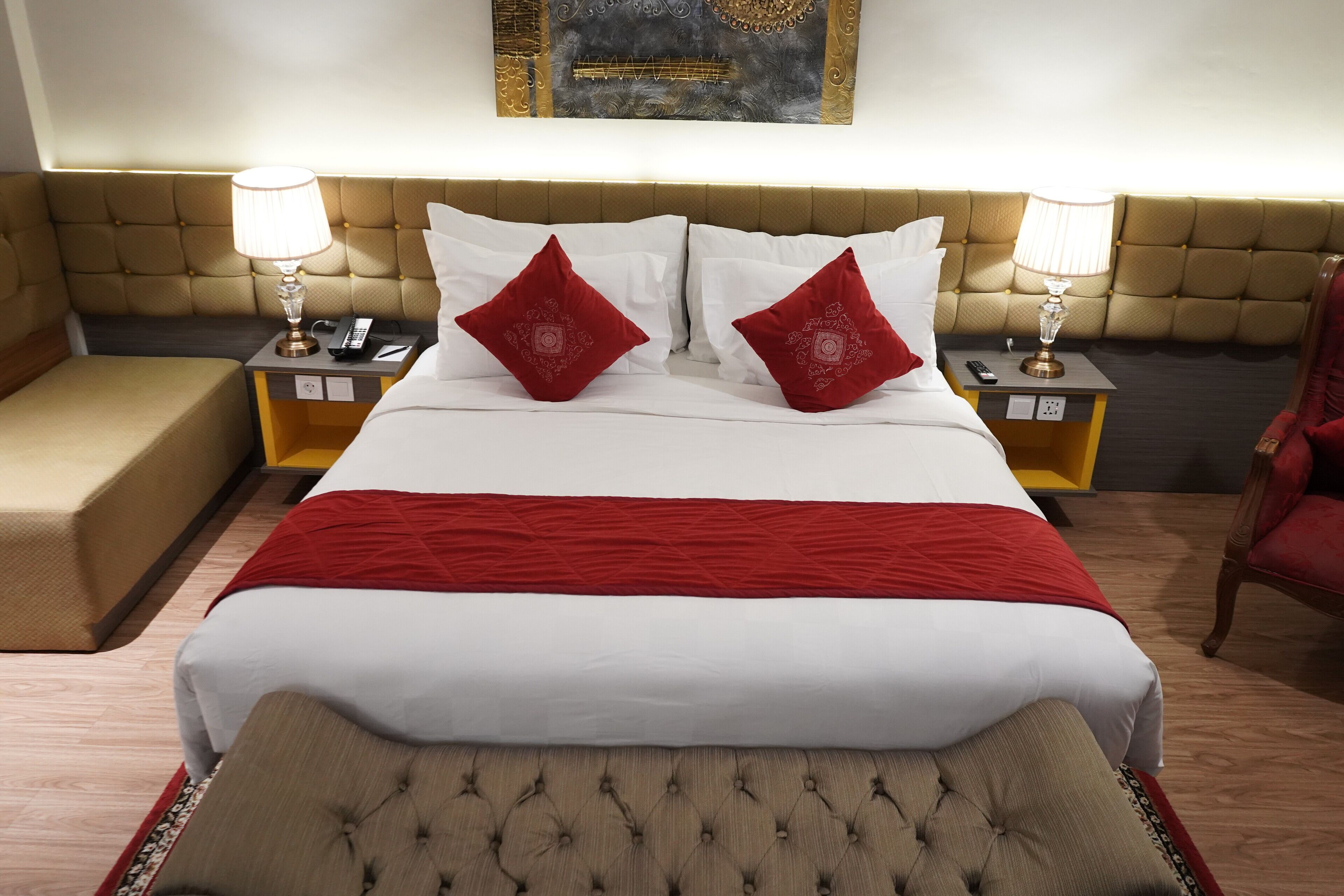 Suite, 1 Tempat Tidur King, Bebas Asap Rokok | Brankas, meja kerja, tirai kedap cahaya, dan kedap suara