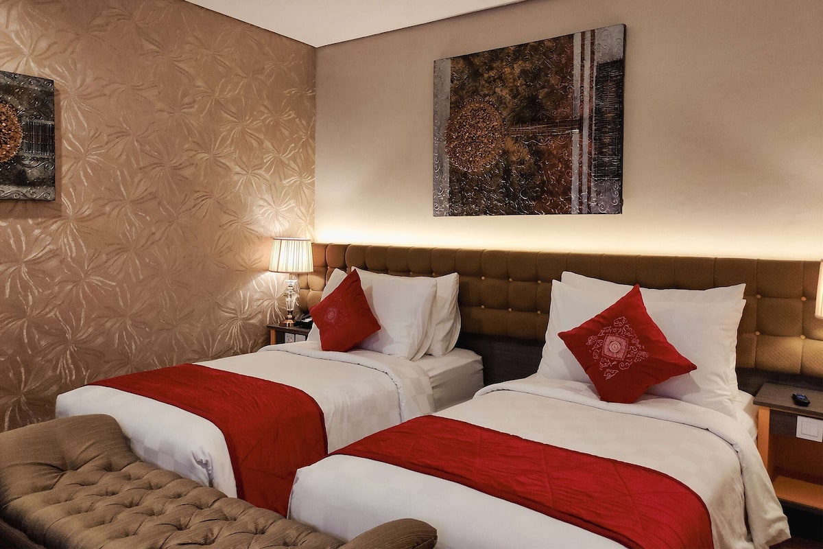 Suite, 2 Twin Beds, Non Smoking | In-room safe, desk, blackout drapes, soundproofing