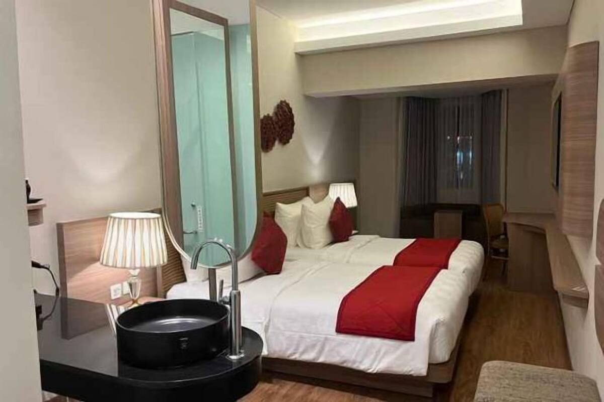 In-room safe, desk, blackout curtains, soundproofing