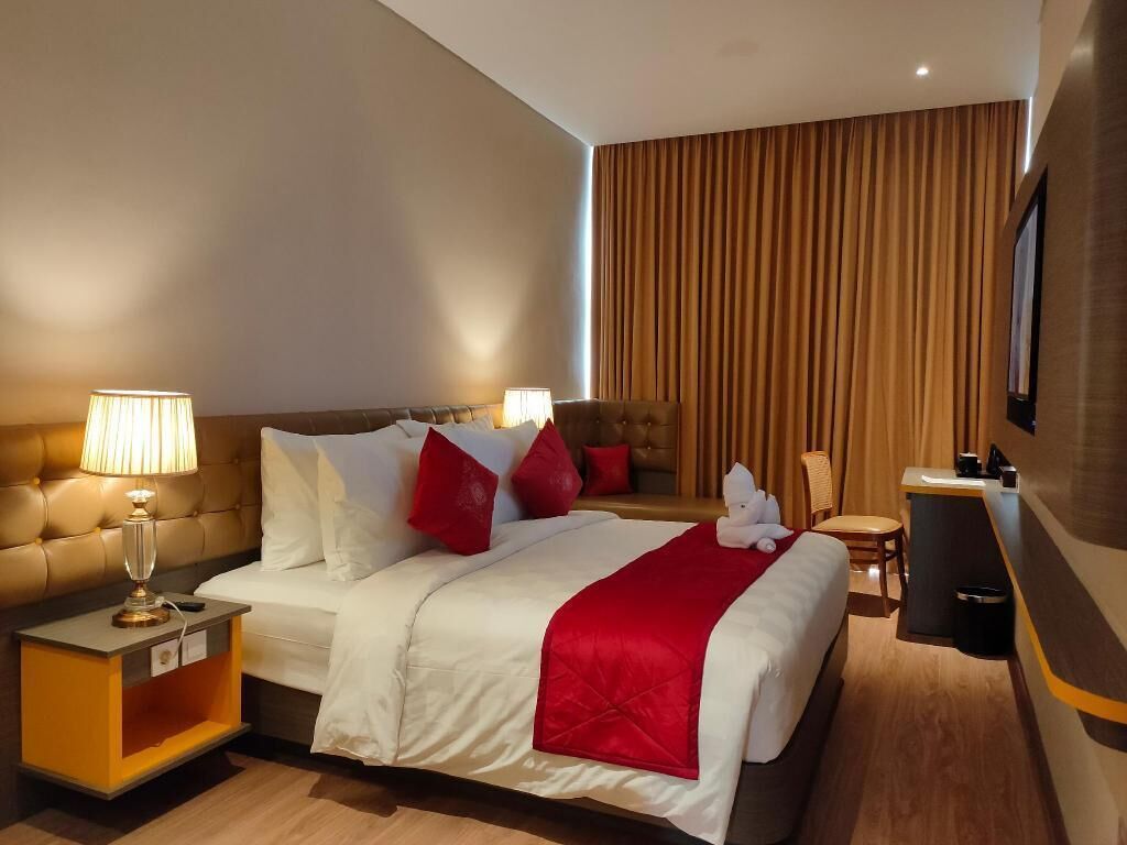 In-room safe, desk, blackout drapes, soundproofing