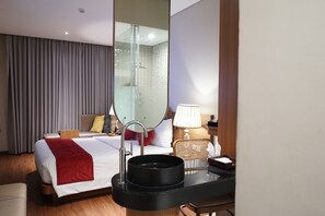 Kamar Eksekutif, 1 Tempat Tidur King, Bebas Asap Rokok | Brankas, meja kerja, tirai kedap cahaya, dan kedap suara