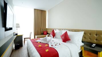 Deluxe Twin Room | In-room safe, desk, blackout drapes, soundproofing