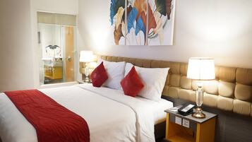 Kamar Deluks, 1 Tempat Tidur King, Bebas Asap Rokok | Brankas, meja kerja, tirai kedap cahaya, dan kedap suara