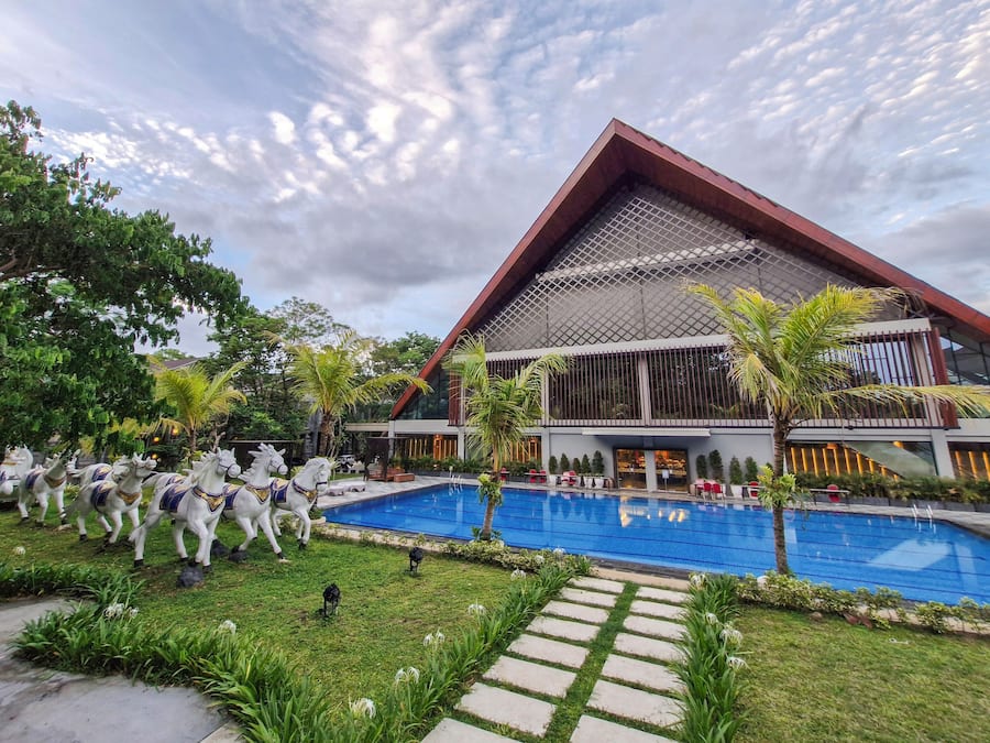 Kolam renang terbuka