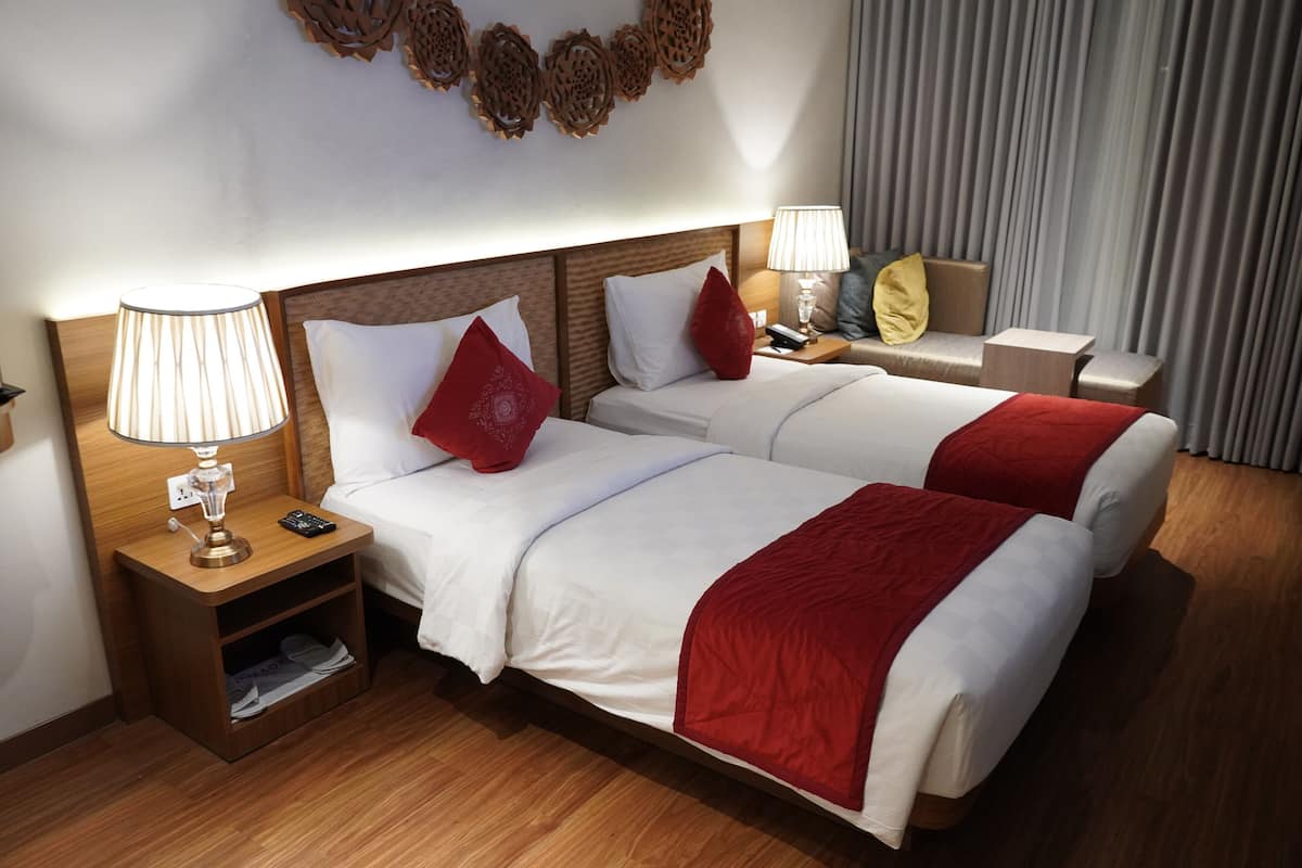 Executive Room, 2 Single Beds, Non Smoking | In-room safe, desk, blackout curtains, soundproofing