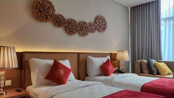 Kamar Eksekutif, 2 Tempat Tidur Twin, Bebas Asap Rokok | Brankas, meja kerja, tirai kedap cahaya, dan kedap suara