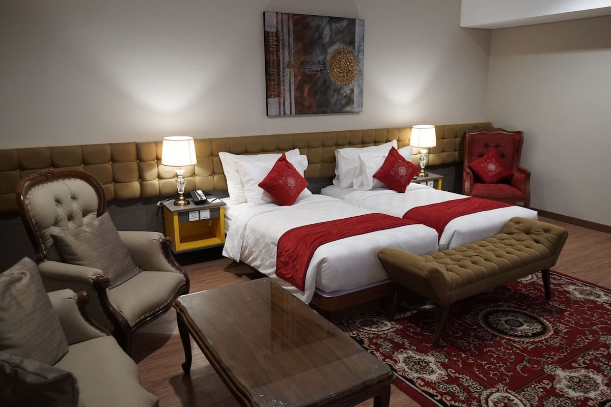 Suite, 2 Single Beds, Non Smoking | In-room safe, desk, blackout curtains, soundproofing