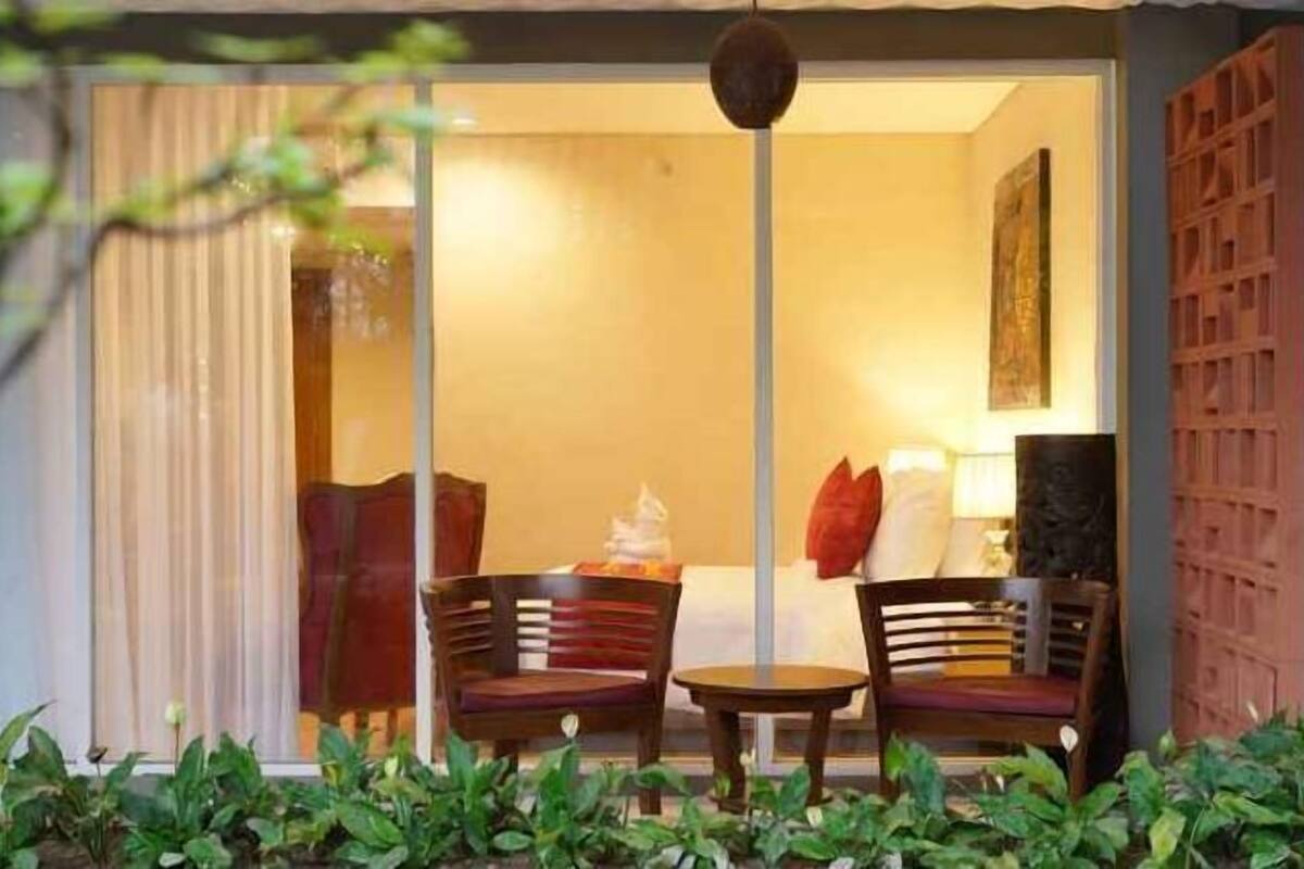 In-room safe, desk, blackout curtains, soundproofing