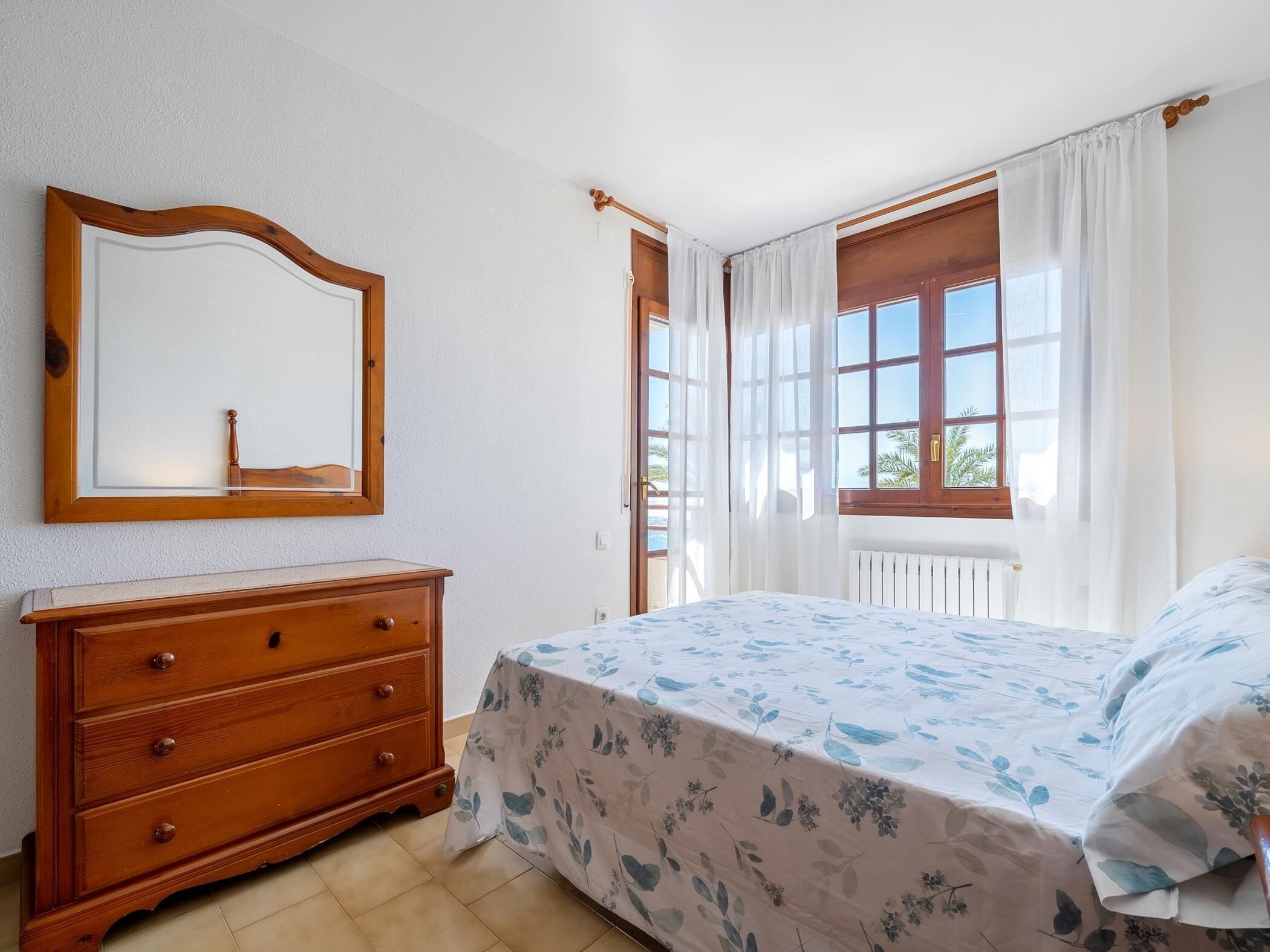 4 habitaciones, tabla de planchar con plancha, internet y ropa de cama 