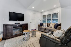 Smart TV, computer monitors - Executive One-Bedroom Upper Unit (Windsor)