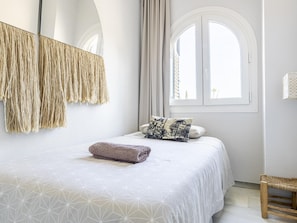 2 bedrooms, iron/ironing board, Internet, bed sheets