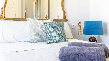 2 habitaciones, tabla de planchar con plancha, wifi y ropa de cama