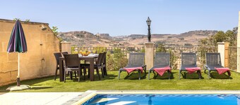 Ta Lucija Sleeps 4 with Private Pool