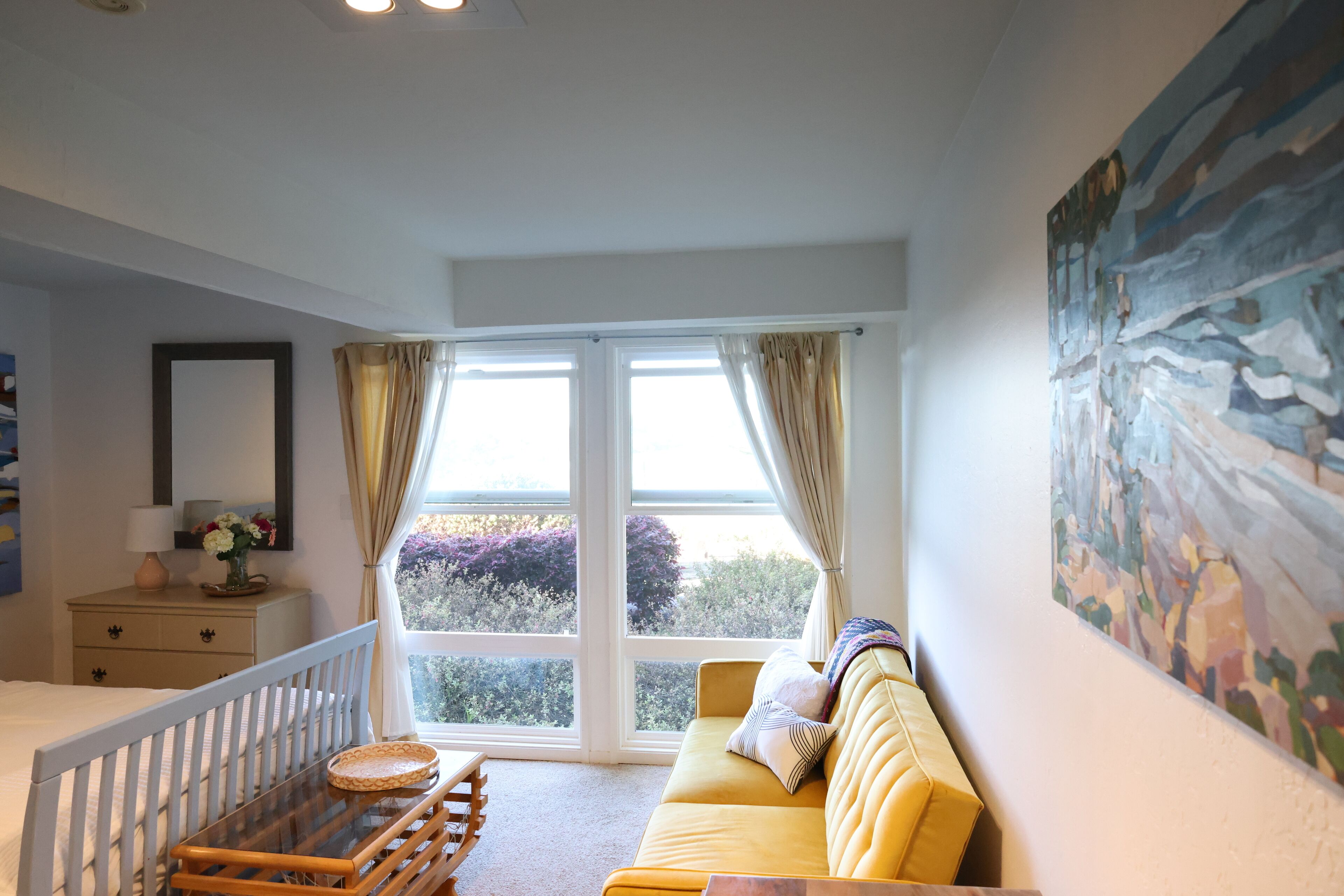 Private and peaceful 2 BDR 1 BA retreat. Walking distance to the beach.  