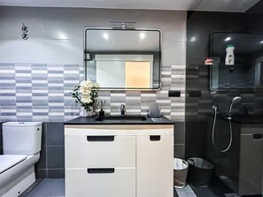 Hårføner og håndklær