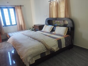 3 bedrooms, in-room safe, iron/ironing board, free WiFi - Kavyashree Homestay Uttarkashi (Bagyal Gaon)