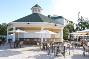 Outdoor dining - Sheraton Broadway Resort Villas, 1bd/1ba condo (Myrtle Beach)