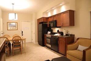 Private kitchen - Sheraton Broadway Resort Villas, 1bd/1ba condo (Myrtle Beach)