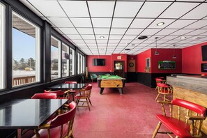 Game room - Comfortable stay for atv’ers, hikers, adventure seekers and families! (Cloyne)