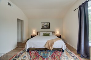 2 bedrooms, desk, iron/ironing board, free WiFi