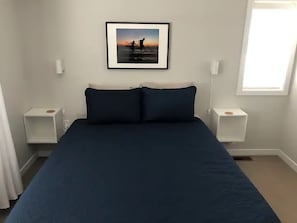 3 bedrooms, WiFi, bed sheets - Modern, New 3 bedroom Oasis (Penticton)