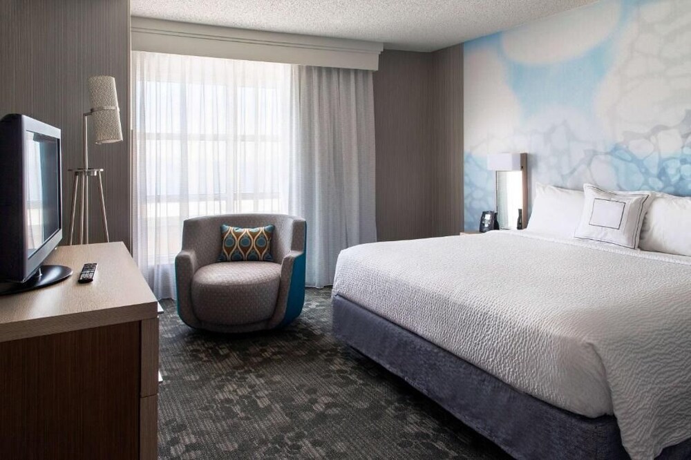 Revel in the Lap of Luxury! Heated Indoor Pool, Short Drive to Fox Theater!