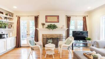 Smart TV, fireplace, books