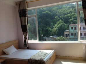 City Room | 1 bedroom, free WiFi - Quy Anh Hotel Bao Lac (Bao Lac)