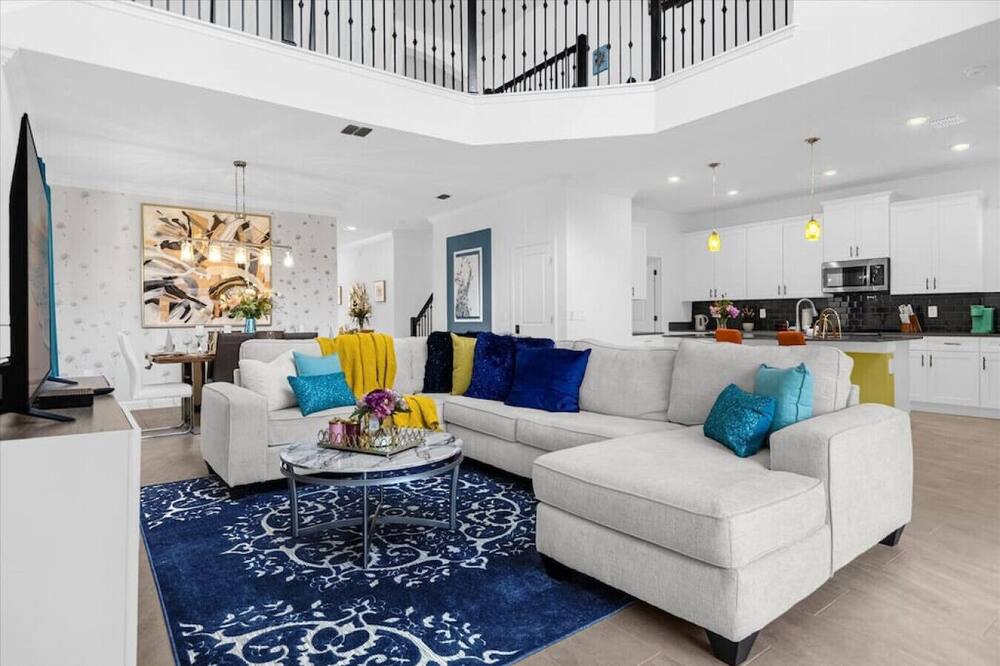 Storey Lake resort Unique House w/ 5 bedrooms pool & gameroom