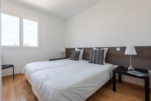 3 soverom, strykejern/-brett, internettilgang og sengetøy