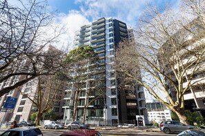 Exterior - city view 1-bedroom studio with gym and pool (Auckland)