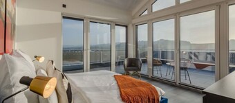 Modern Oasis w/ HotTub, View, Gym