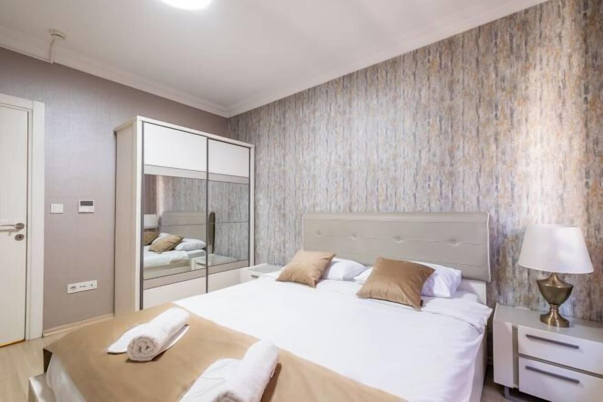 1 bedroom, premium bedding, memory-foam beds, minibar