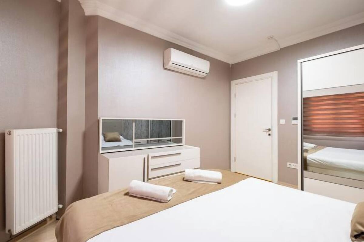 1 bedroom, premium bedding, memory-foam beds, minibar