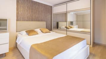 Ropa de cama de alta calidad, colchones con efecto memoria y minibar