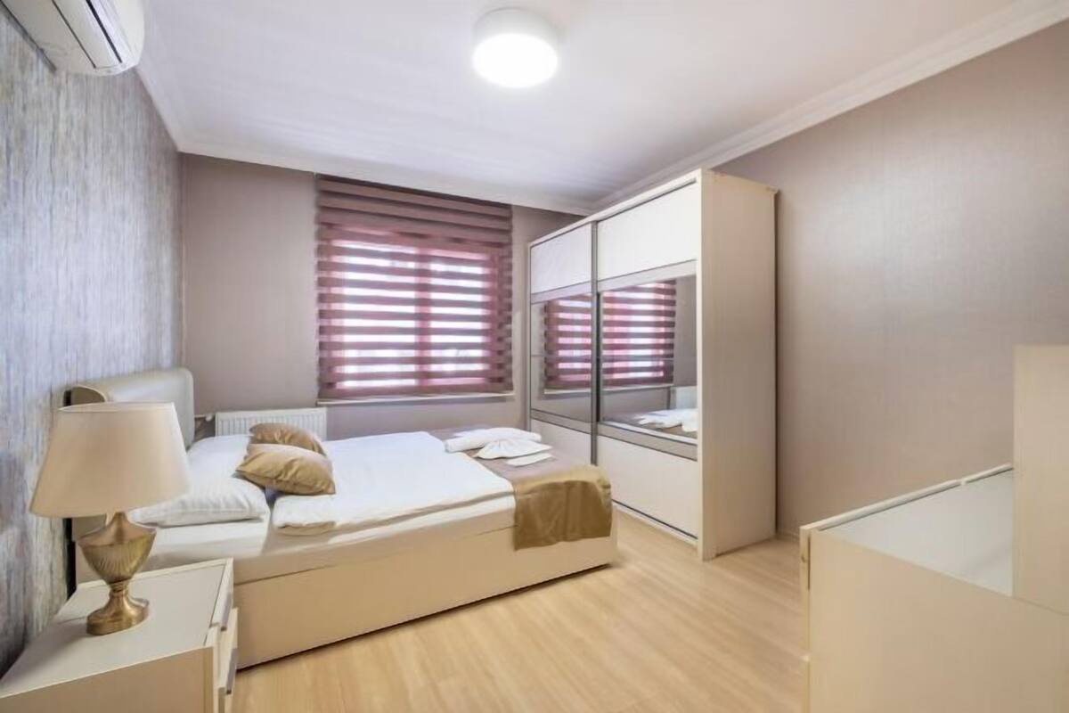 1 bedroom, premium bedding, memory-foam beds, minibar