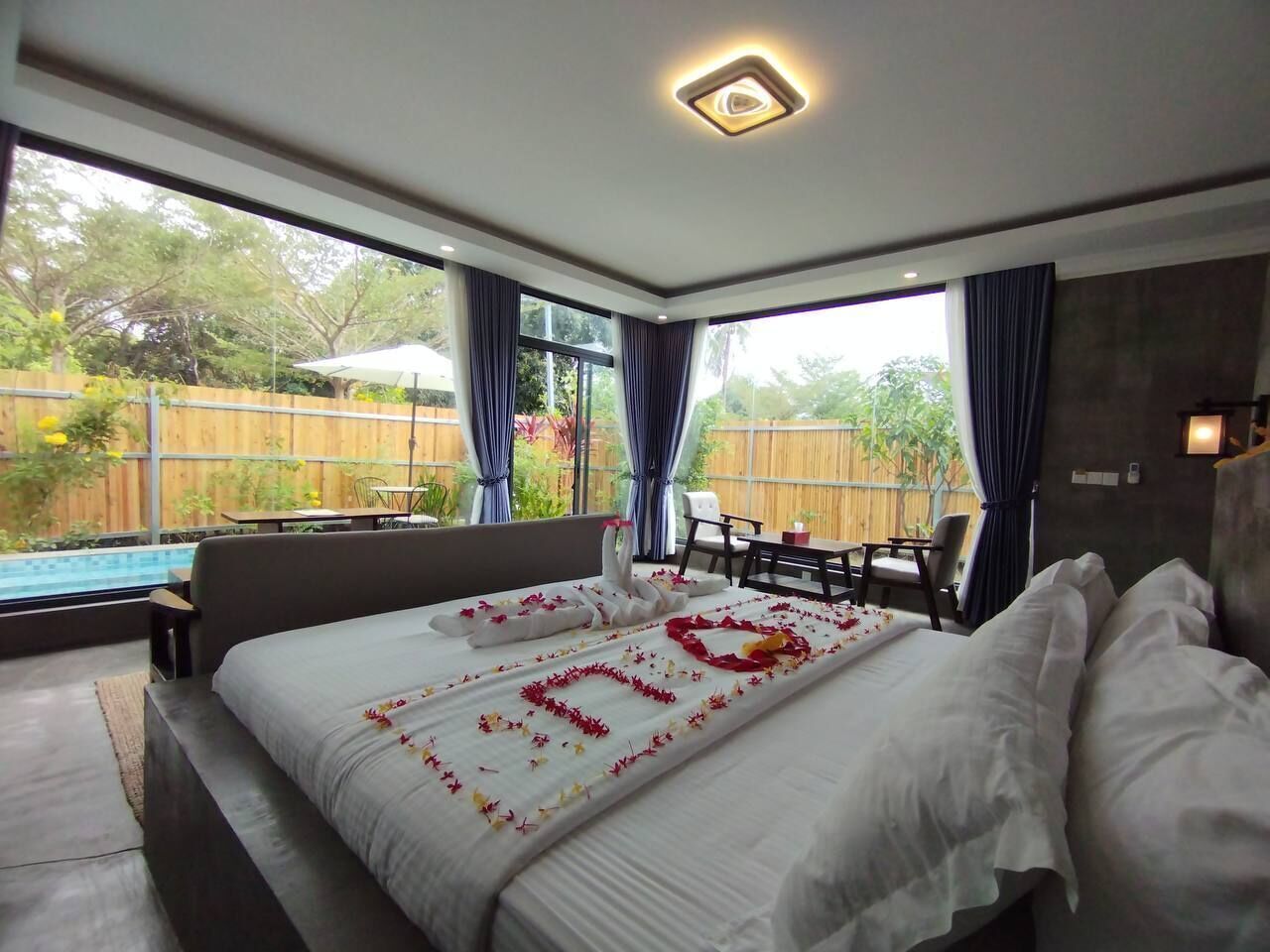 Premium bedding, desk, free WiFi, bed sheets