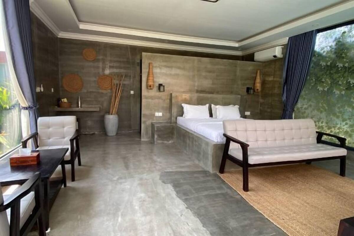 1 bedroom, premium bedding, desk, free WiFi