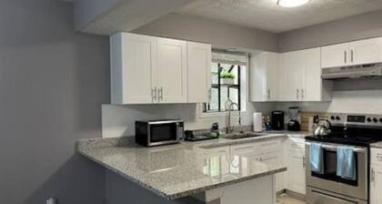 Stone Mountain Delight, Smart TVs in Every Room, Pool Table, Desk and Backyard!